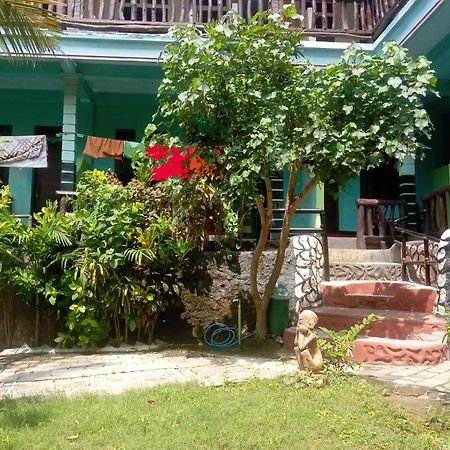 Breeze Hostel Kuta  エクステリア 写真